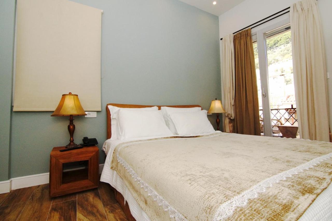 Amaryllis Hotel Nafpaktos Bagian luar foto